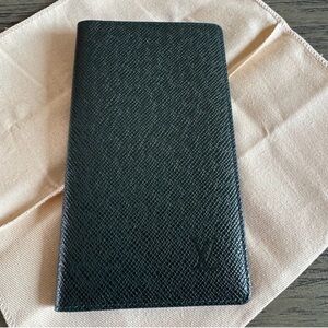 Louis Vuitton Green Taiga Leather Cardholder Wallet